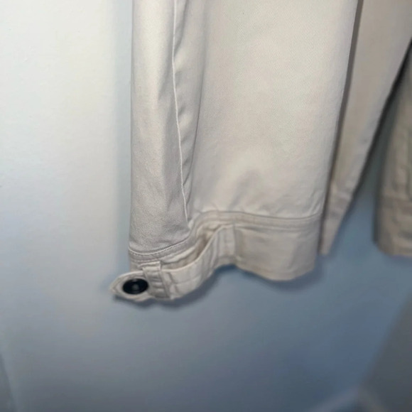 Venezia 16, tan flared Bermuda shorts. cuffed hem w/ belt zipper hook ,button - Picture 6 of 9